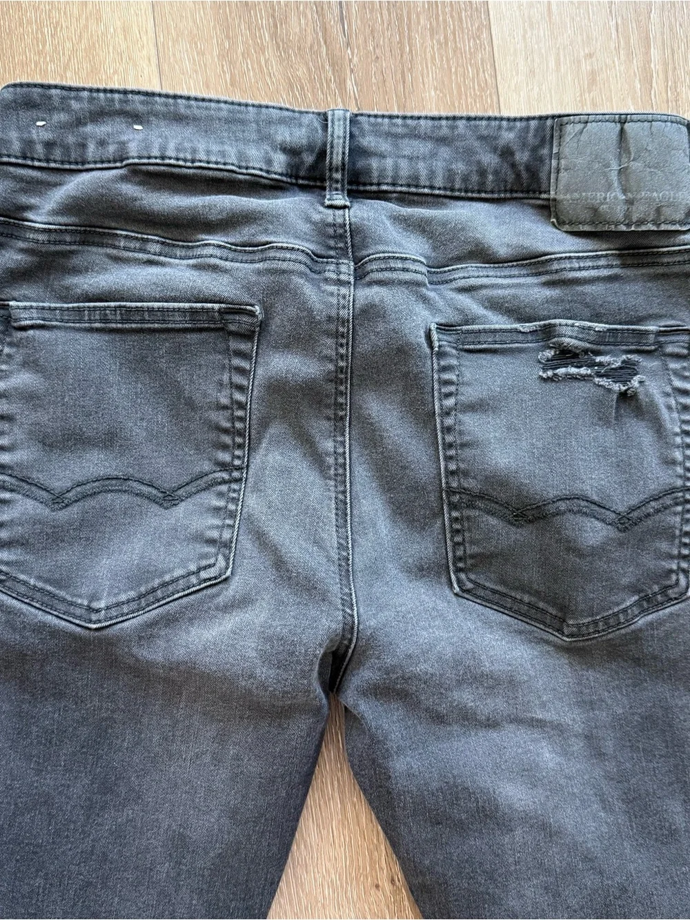 Men’s American Eagle Outfitters Next Level Flex Black Distressed Jeans 32x34